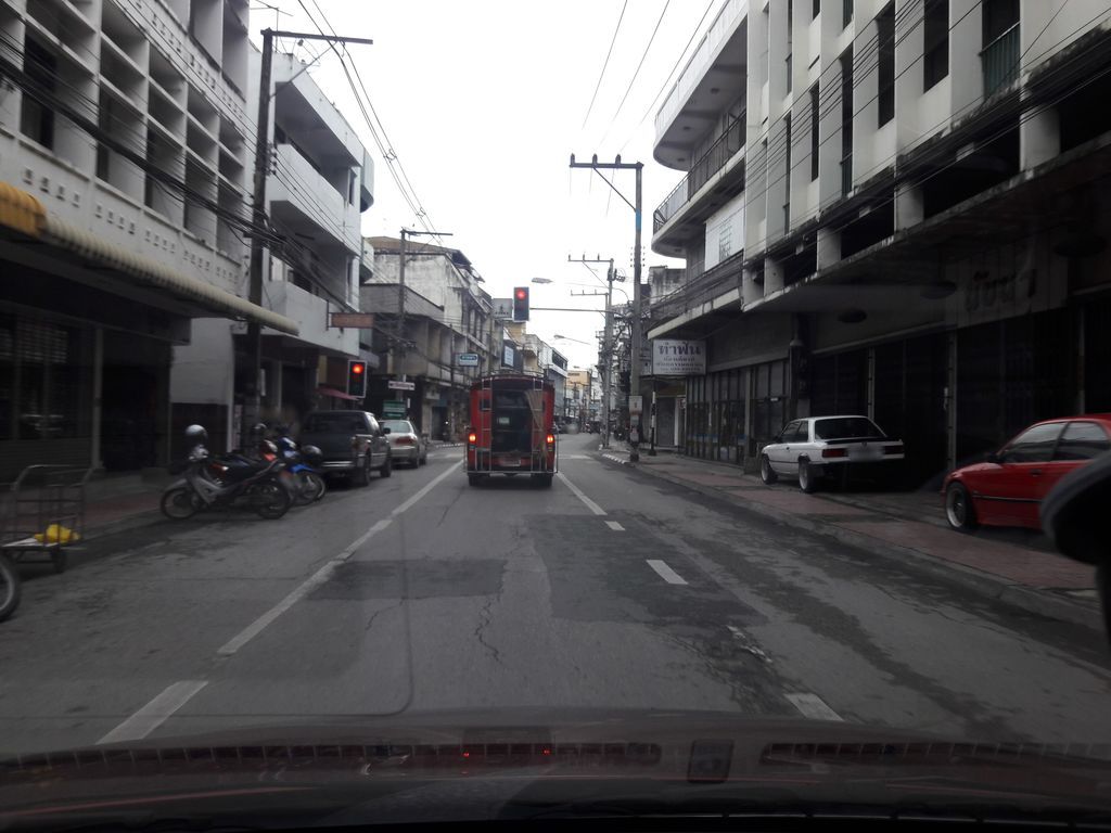 ภาพถนนตรงที่ วัดวังน้ำหยาด ตั้งอยู่ ถ่ายโดย ratchaphat พ.ศ. 2561 (2018) · A street-level view of where วัดวังน้ำหยาด · Wat Wang Nam Yat stands, by ratchaphat in 2561 (2018)