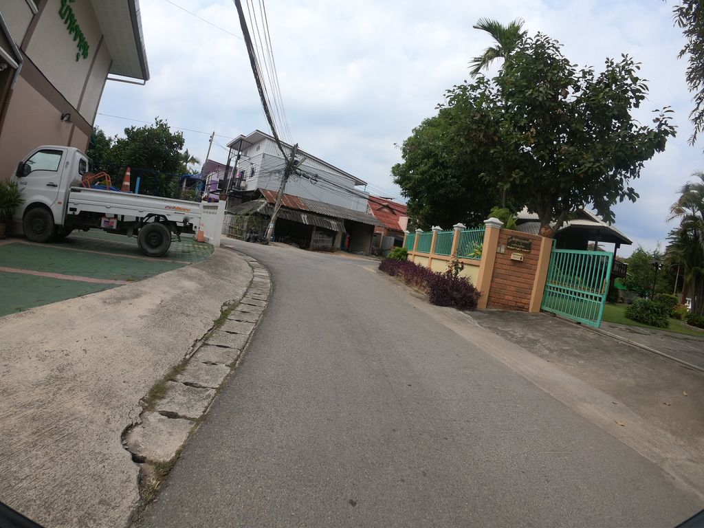 ภาพถนนตรงที่ หอพัก บ้านขนุน ตั้งอยู่ ถ่ายโดย chanuwath_grab พ.ศ. 2562 (2019) · A street-level view of where หอพัก บ้านขนุน · Ban Khanun Dormitory stands, by chanuwath_grab in 2562 (2019)