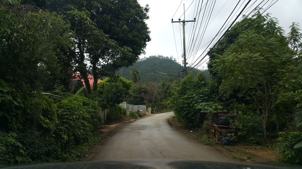 ภาพถนนตรงที่ หม่าล่า น้ำริน ตั้งอยู่ ถ่ายโดย jrcarlsen พ.ศ. 2559 (2016) · A street-level view of where หม่าล่า น้ำริน · Mala Nam Rin stands, by jrcarlsen in 2559 (2016)