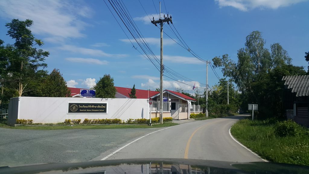 ภาพถนนตรงที่ Sumalee kindergarten ตั้งอยู่ ถ่ายโดย jrcarlsen พ.ศ. 2561 (2018) · A street-level view of where Sumalee kindergarten stands, by jrcarlsen in 2561 (2018)