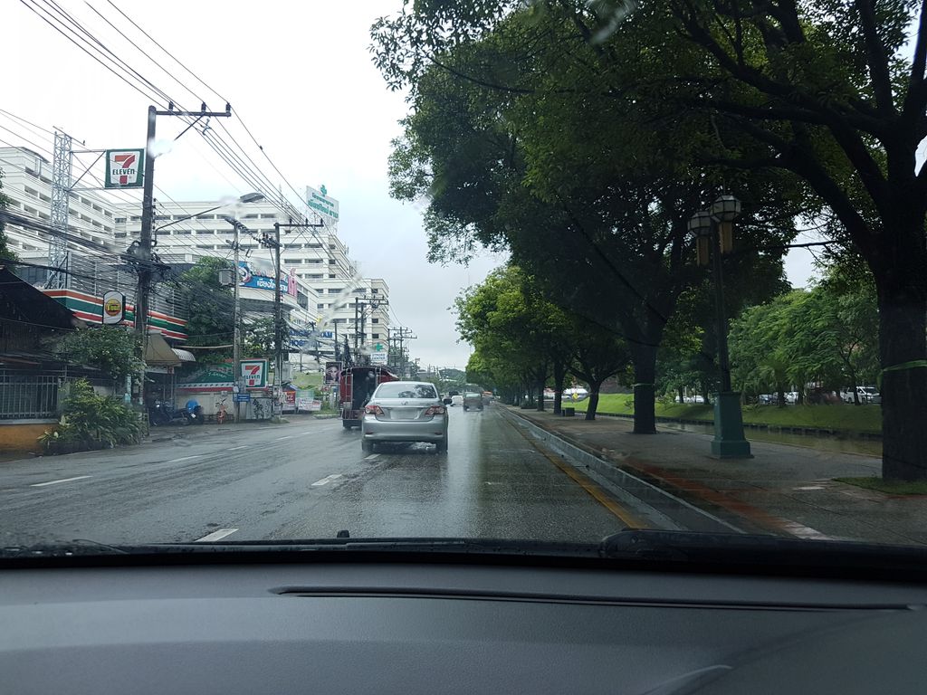 ภาพถนนตรงที่ LANN Cafe' ตั้งอยู่ ถ่ายโดย ekkarin พ.ศ. 2561 (2018) · A street-level view of where LANN Cafe' stands, by ekkarin in 2561 (2018)