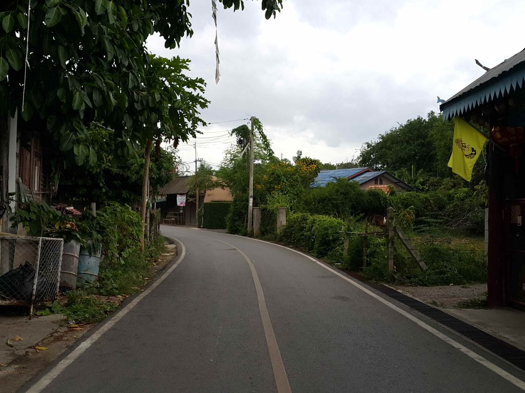 ภาพถนนตรงที่ The Royal Dog ตั้งอยู่ ถ่ายโดย jrcarlsen พ.ศ. 2558 (2015) · A street-level view of where The Royal Dog stands, by jrcarlsen in 2558 (2015)
