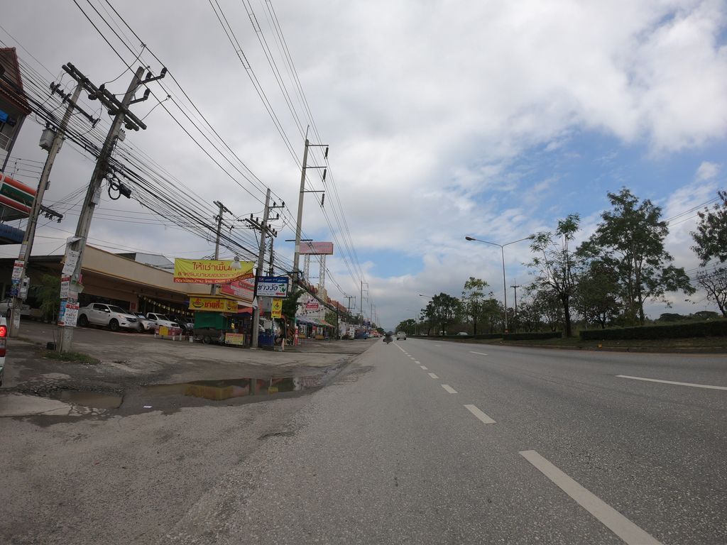 ภาพถนนตรงที่ หม่าล่า เตาถ่าน ตั้งอยู่ ถ่ายโดย chanuwath_grab พ.ศ. 2562 (2019) · A street-level view of where หม่าล่า เตาถ่าน · Mala Taothan stands, by chanuwath_grab in 2562 (2019)