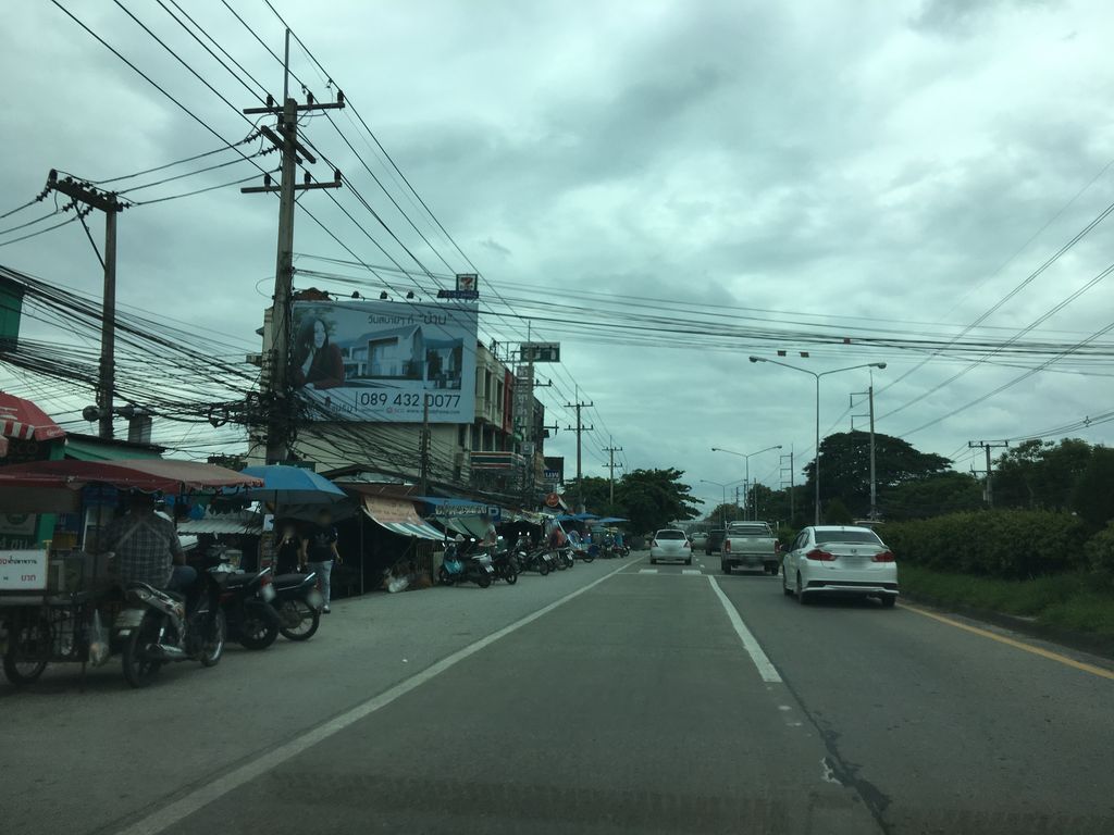 ภาพถนนตรงที่ ชามิจิ ตั้งอยู่ ถ่ายโดย wapriz พ.ศ. 2561 (2018) · A street-level view of where ชามิจิ · Chamichi stands, by wapriz in 2561 (2018)