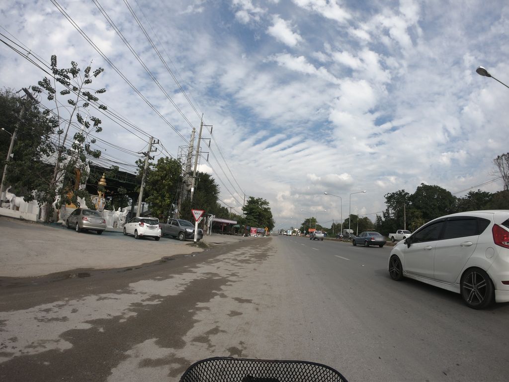 ภาพถนนตรงที่ ณนัว ตำ•ยำ•ย่าง ตั้งอยู่ ถ่ายโดย chanuwath_grab พ.ศ. 2562 (2019) · A street-level view of where ณนัว ตำ•ยำ•ย่าง · Nanua Tam•yam•yang stands, by chanuwath_grab in 2562 (2019)