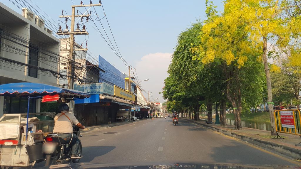 ภาพถนนตรงที่ Thai Yai Restaurant Chiang Mai - พี่อ้อย  อาหารไทยใหญ่ ตั้งอยู่ ถ่ายโดย jrcarlsen พ.ศ. 2565 (2022) · A street-level view of where Thai Yai Restaurant Chiang Mai - พี่อ้อย  อาหารไทยใหญ่ stands, by jrcarlsen in 2565 (2022)