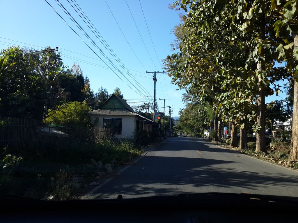 ภาพถนนตรงที่ All Zab ส้มตำ-ยำแซ่บ ตั้งอยู่ ถ่ายโดย mishari พ.ศ. 2557 (2014) · A street-level view of where All Zab ส้มตำ-ยำแซ่บ stands, by mishari in 2557 (2014)