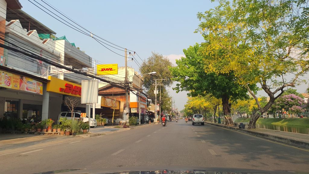 ภาพถนนตรงที่ ศูนย์ยางนพรัตน์ สาขา คูเมือง ตั้งอยู่ ถ่ายโดย jrcarlsen พ.ศ. 2565 (2022) · A street-level view of where ศูนย์ยางนพรัตน์ สาขา คูเมือง · Yangnaphrat Sakha Khumueang Centre stands, by jrcarlsen in 2565 (2022)