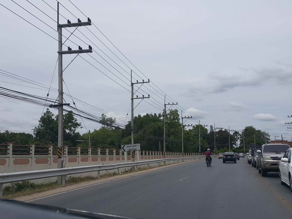 ภาพถนนตรงที่ ธิตินันท์ทันตคลินิก ตั้งอยู่ ถ่ายโดย jrcarlsen พ.ศ. 2558 (2015) · A street-level view of where ธิตินันท์ทันตคลินิก · Thiti Nan Thantakhlinik stands, by jrcarlsen in 2558 (2015)