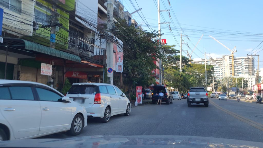 ภาพถนนตรงที่ Choice Ministore ตั้งอยู่ ถ่ายโดย jrcarlsen พ.ศ. 2565 (2022) · A street-level view of where Choice Ministore stands, by jrcarlsen in 2565 (2022)