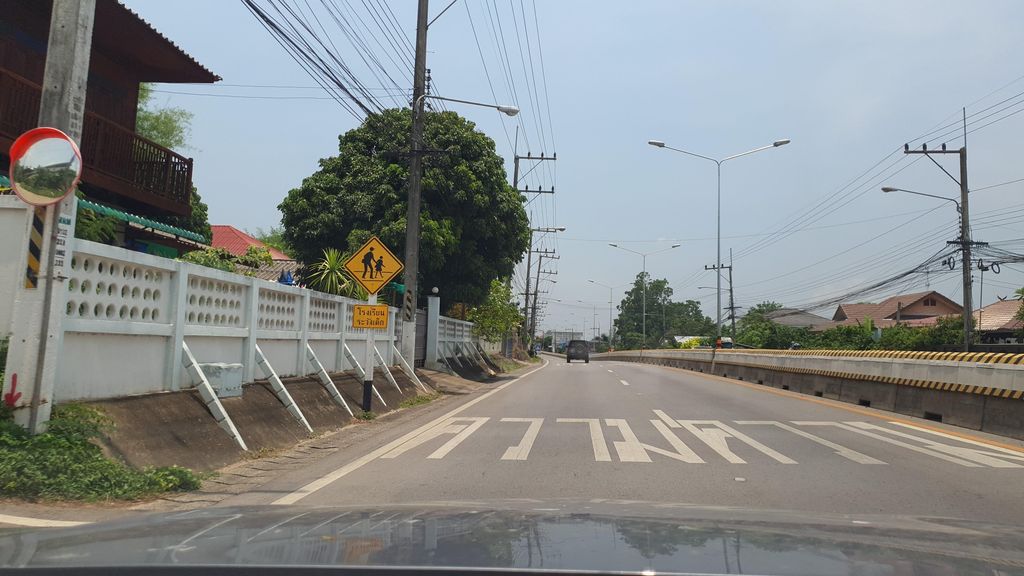 ภาพถนนตรงที่ ร้านวิไลพารวย ห้วยน้ำริน ตั้งอยู่ ถ่ายโดย jrcarlsen พ.ศ. 2565 (2022) · A street-level view of where ร้านวิไลพารวย ห้วยน้ำริน · Ran Wilai Pharuai Huai Nam Rin stands, by jrcarlsen in 2565 (2022)