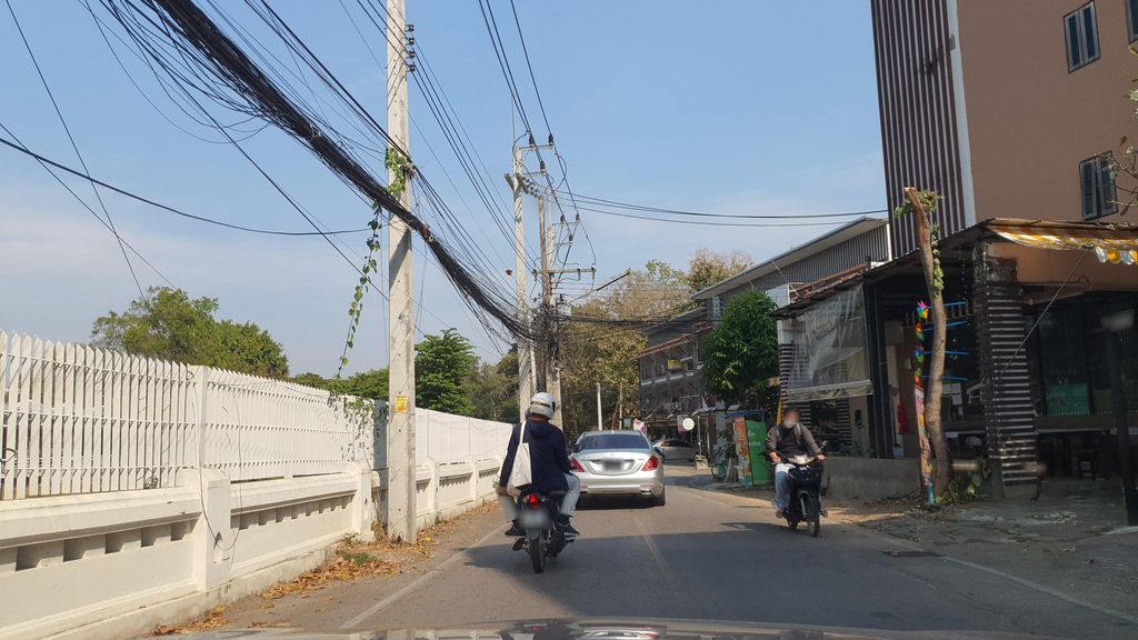 ภาพถนนตรงที่ ไข่ข้น bistro ตั้งอยู่ ถ่ายโดย jrcarlsen พ.ศ. 2565 (2022) · A street-level view of where ไข่ข้น bistro stands, by jrcarlsen in 2565 (2022)