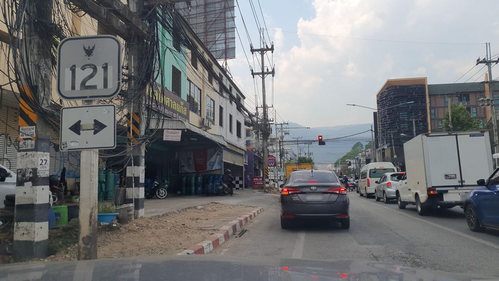 ภาพถนนตรงที่ Wara Wara Restaurant ตั้งอยู่ ถ่ายโดย jrcarlsen พ.ศ. 2566 (2023) · A street-level view of where Wara Wara Restaurant stands, by jrcarlsen in 2566 (2023)