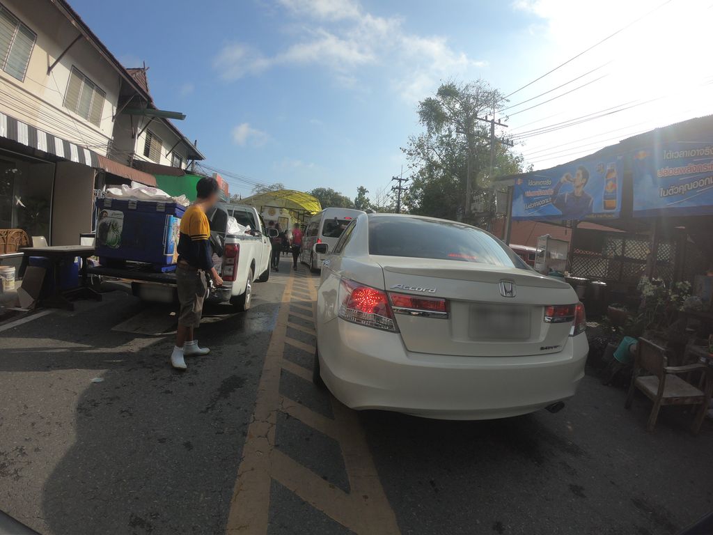 ภาพถนนตรงที่ Aree Traditional Thai Massage ตั้งอยู่ ถ่ายโดย chanuwath_grab พ.ศ. 2562 (2019) · A street-level view of where Aree Traditional Thai Massage stands, by chanuwath_grab in 2562 (2019)