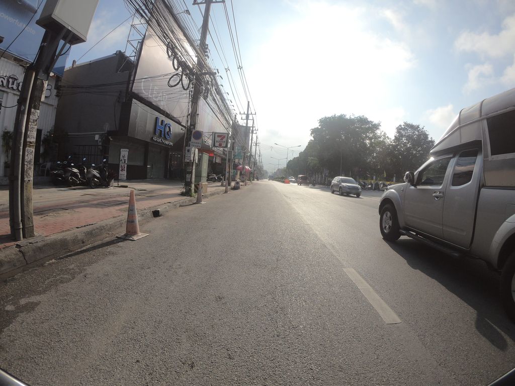 ภาพถนนตรงที่ ซูชิมั้ย ตั้งอยู่ ถ่ายโดย chanuwath_grab พ.ศ. 2562 (2019) · A street-level view of where ซูชิมั้ย · Sushi Mai stands, by chanuwath_grab in 2562 (2019)