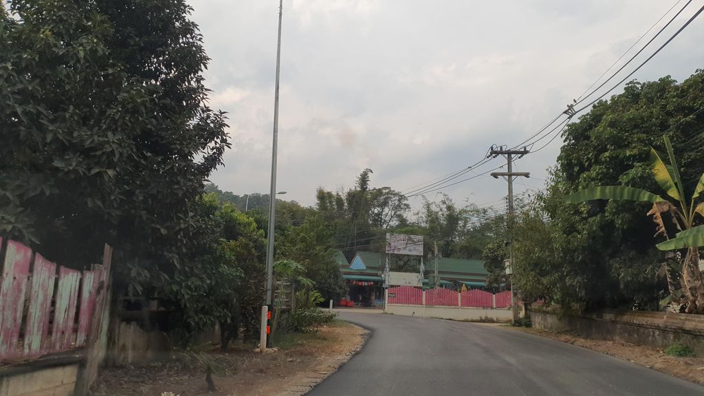 ภาพถนนตรงที่ Missvanny  Cafe'99 ตั้งอยู่ ถ่ายโดย jrcarlsen พ.ศ. 2565 (2022) · A street-level view of where Missvanny  Cafe'99 stands, by jrcarlsen in 2565 (2022)