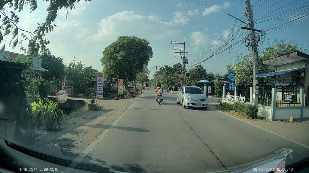 ภาพถนนตรงที่ ร้านกาแฟฮิมเหมือง ตั้งอยู่ ถ่ายโดย ThailandCambodia พ.ศ. 2569 (2026) · A street-level view of where ร้านกาแฟฮิมเหมือง · Himmueang Coffee shop stands, by ThailandCambodia in 2569 (2026)