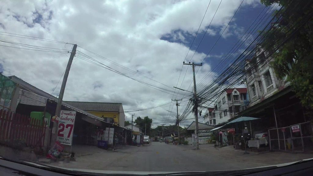 ภาพถนนตรงที่ Sara Hair House. ตั้งอยู่ ถ่ายโดย kaart_3 พ.ศ. 2562 (2019) · A street-level view of where Sara Hair House. stands, by kaart_3 in 2562 (2019)