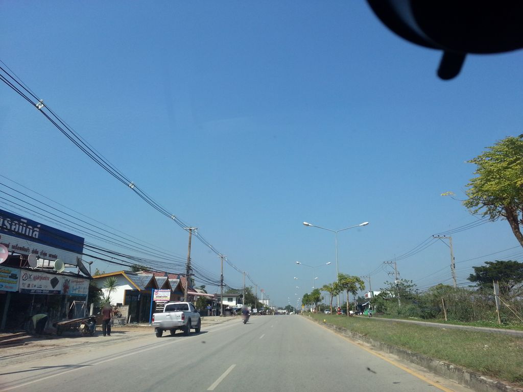 ภาพถนนตรงที่ ตลาดมาลี ไชยปราการ ตั้งอยู่ ถ่ายโดย mishari พ.ศ. 2558 (2015) · A street-level view of where ตลาดมาลี ไชยปราการ · Mali Chai Prakan Market stands, by mishari in 2558 (2015)
