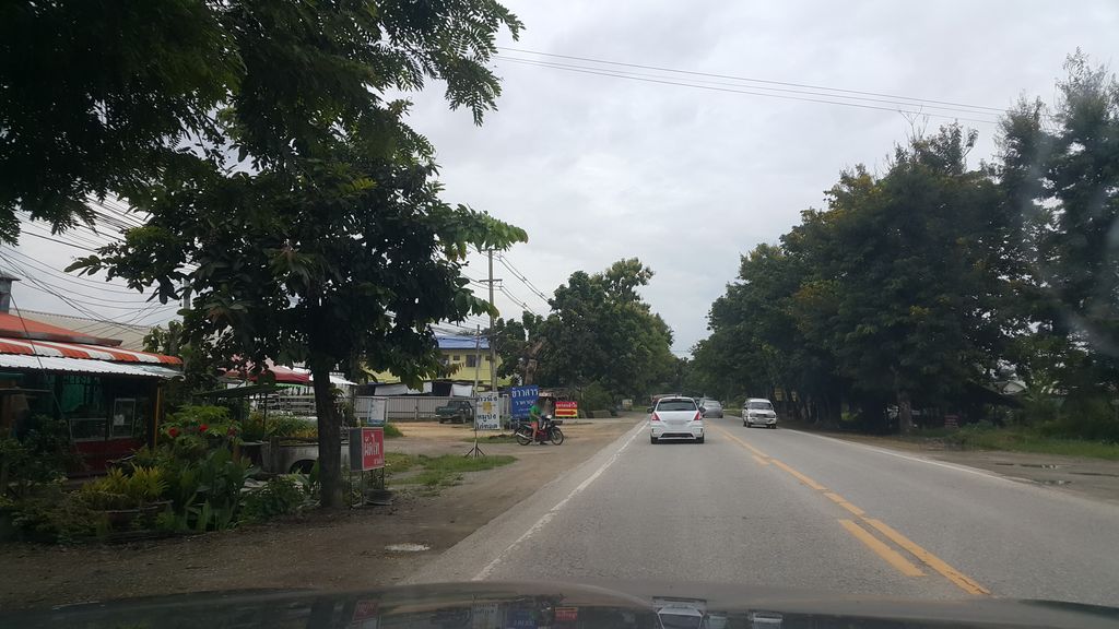 ภาพถนนตรงที่ หอพักพ่อสุวิทย์ ตั้งอยู่ ถ่ายโดย jrcarlsen พ.ศ. 2561 (2018) · A street-level view of where หอพักพ่อสุวิทย์ · Pho Suwit Dormitory stands, by jrcarlsen in 2561 (2018)