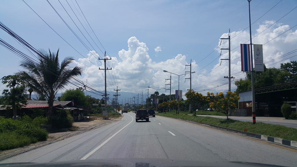 ภาพถนนตรงที่ ไรโน่ เมทัลชีท จอมทอง ตั้งอยู่ ถ่ายโดย jrcarlsen พ.ศ. 2559 (2016) · A street-level view of where ไรโน่ เมทัลชีท จอมทอง · Raino Methanchit Chom Thong stands, by jrcarlsen in 2559 (2016)