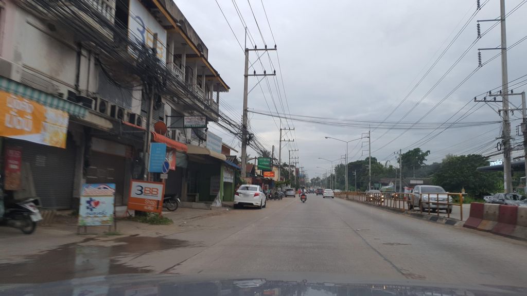ภาพถนนตรงที่ แม่สามอเตอร์ไบค์ ตั้งอยู่ ถ่ายโดย jrcarlsen พ.ศ. 2564 (2021) · A street-level view of where แม่สามอเตอร์ไบค์ · Mae Sa Motorbike stands, by jrcarlsen in 2564 (2021)