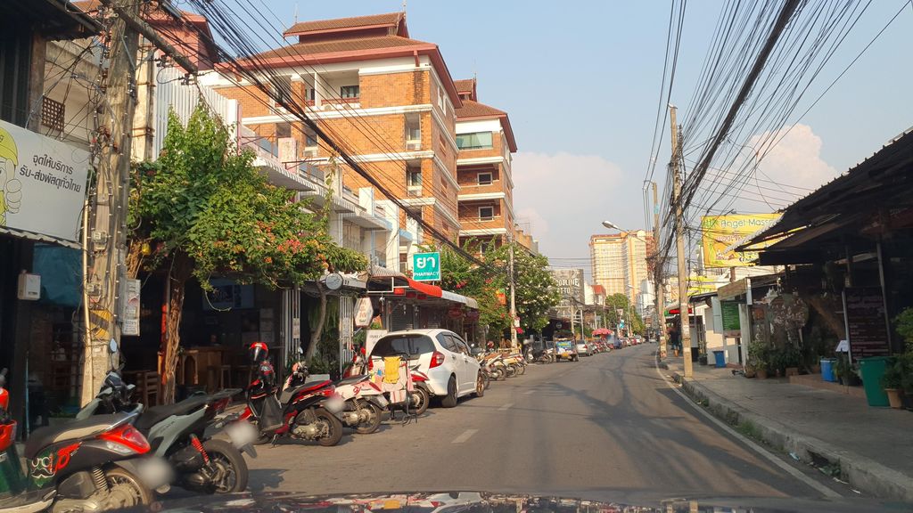 ภาพถนนตรงที่ บริษัทเชียงใหม่ไทเกอร์ 清迈泰虎贸易公司 ตั้งอยู่ ถ่ายโดย jrcarlsen พ.ศ. 2565 (2022) · A street-level view of where บริษัทเชียงใหม่ไทเกอร์ 清迈泰虎贸易公司 · Chiang Mai Thaikoe 清迈泰虎贸易公司 Company stands, by jrcarlsen in 2565 (2022)