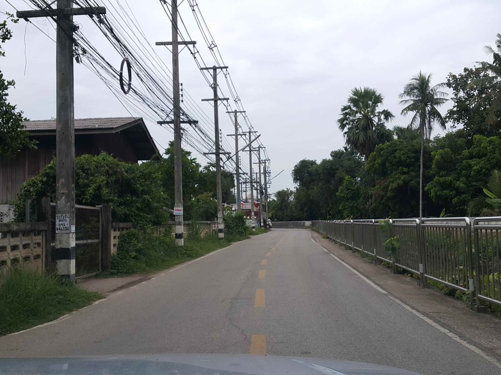 ภาพถนนตรงที่ Emt นกหงส์หยกอังกฤษสายประกวดเชียงใหม่ ตั้งอยู่ ถ่ายโดย jrcarlsen พ.ศ. 2558 (2015) · A street-level view of where Emt นกหงส์หยกอังกฤษสายประกวดเชียงใหม่ stands, by jrcarlsen in 2558 (2015)