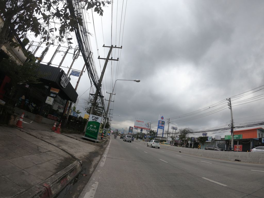 ภาพถนนตรงที่ Kustom Build Chiang mai ตั้งอยู่ ถ่ายโดย chanuwath_grab พ.ศ. 2562 (2019) · A street-level view of where Kustom Build Chiang mai stands, by chanuwath_grab in 2562 (2019)