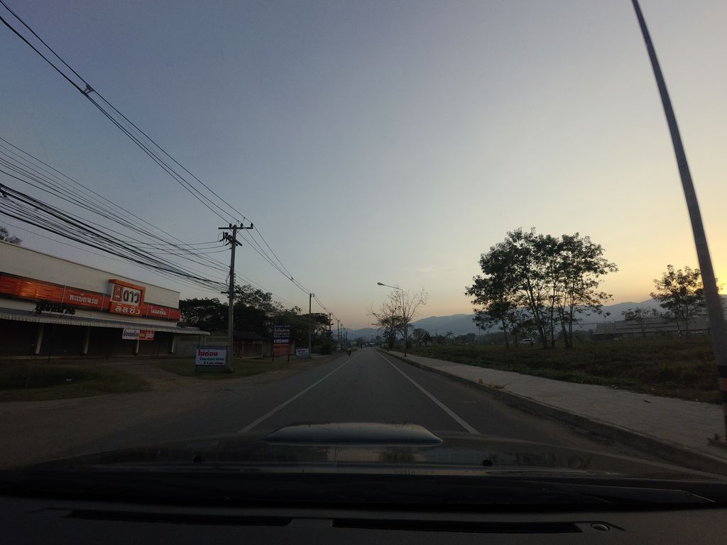 ภาพถนนตรงที่ โรงน้ำแข็งสุขเสรี ตั้งอยู่ ถ่ายโดย mishari พ.ศ. 2559 (2016) · A street-level view of where โรงน้ำแข็งสุขเสรี · Rongnamkhaeng Suk Se stands, by mishari in 2559 (2016)