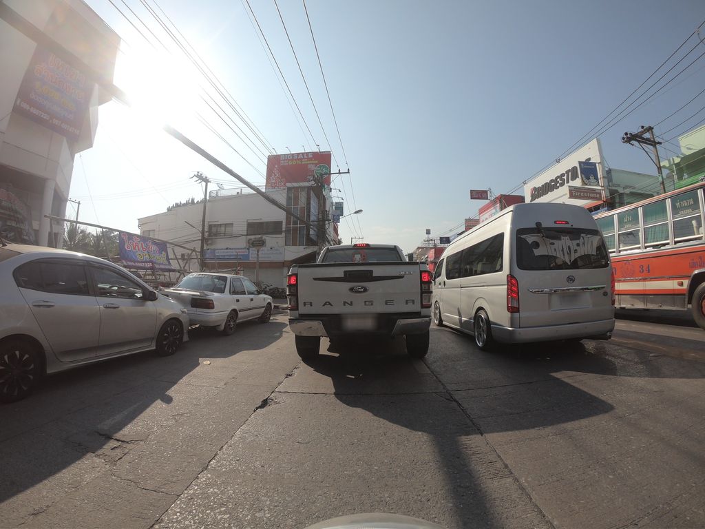 ภาพถนนตรงที่ North Loft ปูนฉาบสไตล์ลอฟท์ ตั้งอยู่ ถ่ายโดย chanuwath_grab พ.ศ. 2562 (2019) · A street-level view of where North Loft ปูนฉาบสไตล์ลอฟท์ stands, by chanuwath_grab in 2562 (2019)