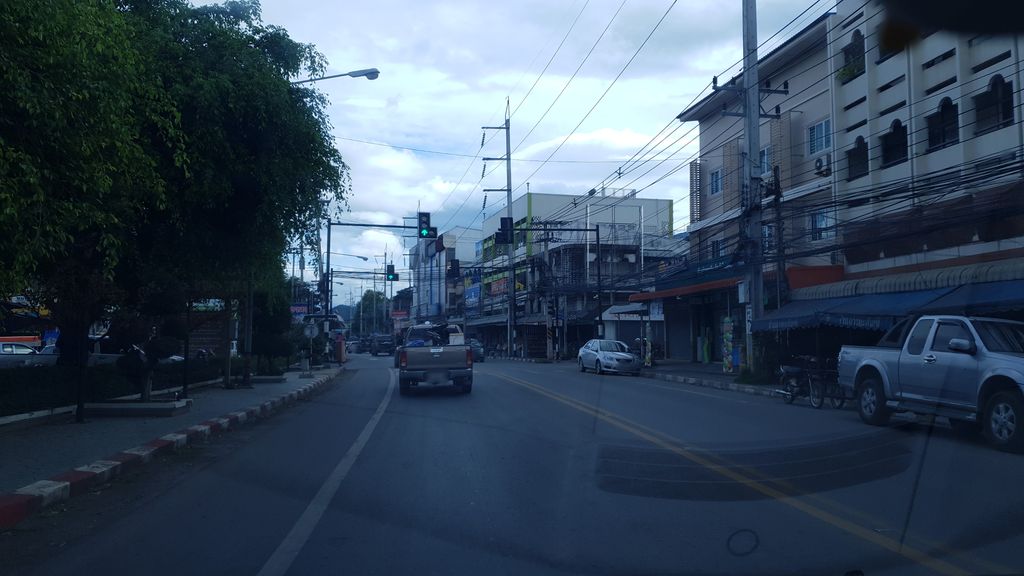 ภาพถนนตรงที่ จอมทอง อินทนนท์ 108-1009 ตั้งอยู่ ถ่ายโดย silamanee พ.ศ. 2561 (2018) · A street-level view of where จอมทอง อินทนนท์ 108-1009 · Chom Thong Inthanon 108-1009 stands, by silamanee in 2561 (2018)
