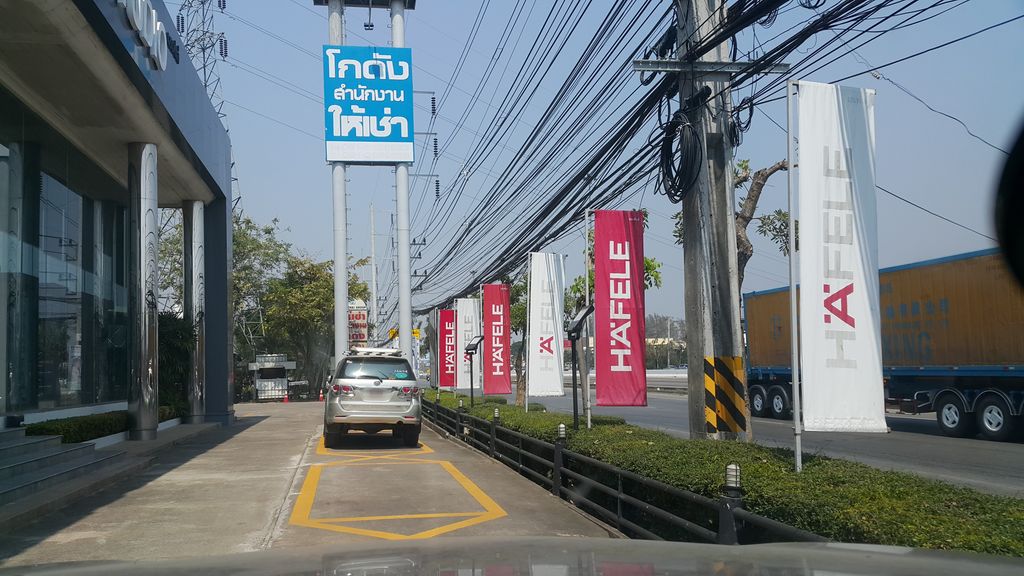 ภาพถนนตรงที่ Foton North Line ตั้งอยู่ ถ่ายโดย jrcarlsen พ.ศ. 2562 (2019) · A street-level view of where Foton North Line stands, by jrcarlsen in 2562 (2019)