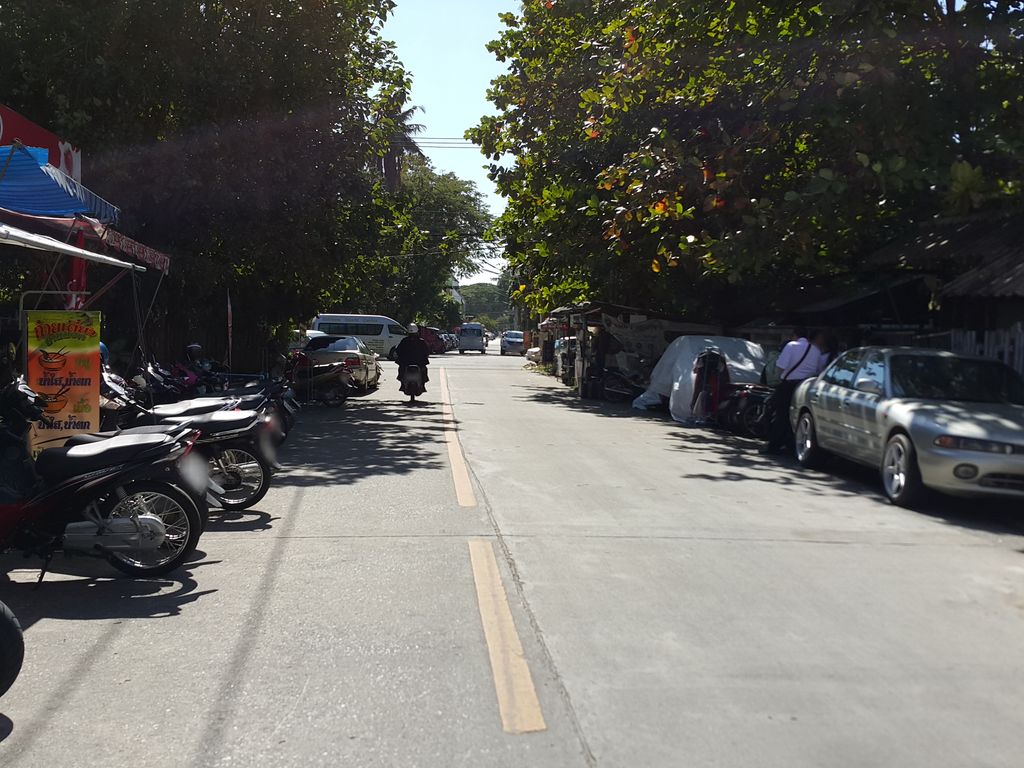 ภาพถนนตรงที่ Ethnic Hilltribe Eco Trails ตั้งอยู่ ถ่ายโดย jrcarlsen พ.ศ. 2558 (2015) · A street-level view of where Ethnic Hilltribe Eco Trails stands, by jrcarlsen in 2558 (2015)