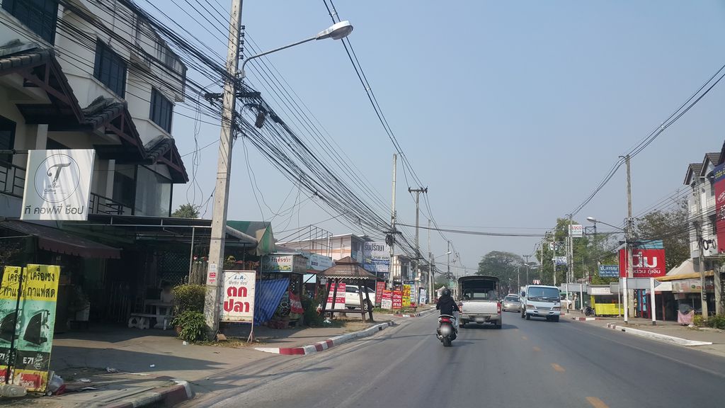 ภาพถนนตรงที่ Gemtree Hotel ตั้งอยู่ ถ่ายโดย jrcarlsen พ.ศ. 2562 (2019) · A street-level view of where Gemtree Hotel stands, by jrcarlsen in 2562 (2019)