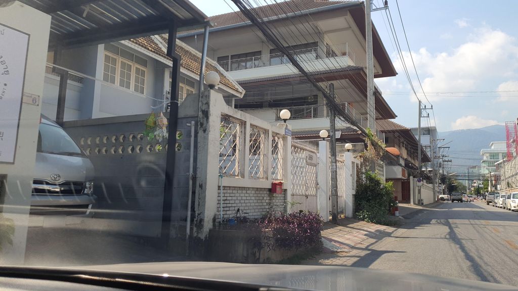 ภาพถนนตรงที่ Buddy HomeCare ใส่ใจดูแลเหมือนคนในครอบครัว ตั้งอยู่ ถ่ายโดย jrcarlsen พ.ศ. 2566 (2023) · A street-level view of where Buddy HomeCare ใส่ใจดูแลเหมือนคนในครอบครัว stands, by jrcarlsen in 2566 (2023)