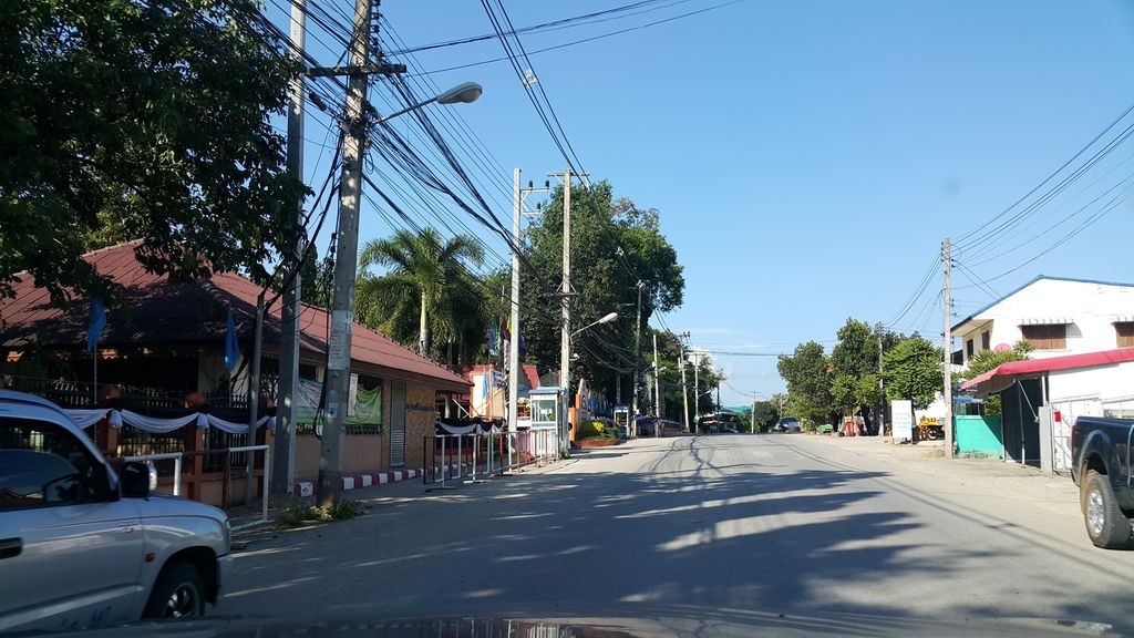 ภาพถนนตรงที่ บ้านสบแอบ อำเภอจอมทอง จังหวัดเชียงใหม่ ตั้งอยู่ ถ่ายโดย jrcarlsen พ.ศ. 2559 (2016) · A street-level view of where บ้านสบแอบ อำเภอจอมทอง จังหวัดเชียงใหม่ · Ban Sop Aep Amphoe Chom Thong Changwat Chiang Mai stands, by jrcarlsen in 2559 (2016)