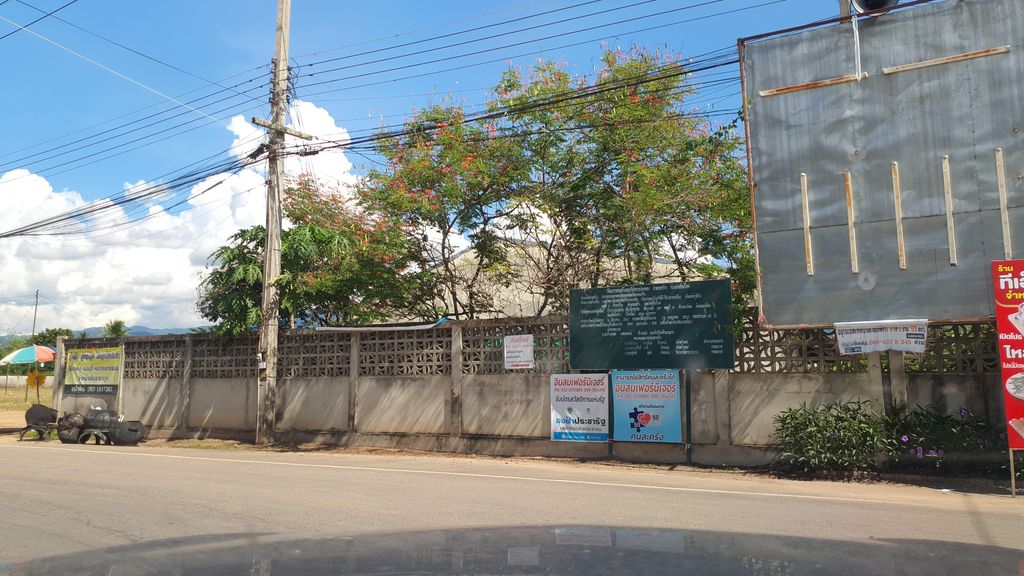 ภาพถนนตรงที่ บ้านหนมเส้น เฉ๋าก๊วยนมสด ตั้งอยู่ ถ่ายโดย jrcarlsen พ.ศ. 2564 (2021) · A street-level view of where บ้านหนมเส้น เฉ๋าก๊วยนมสด · Ban Nom Sen Chaokuainamasot stands, by jrcarlsen in 2564 (2021)
