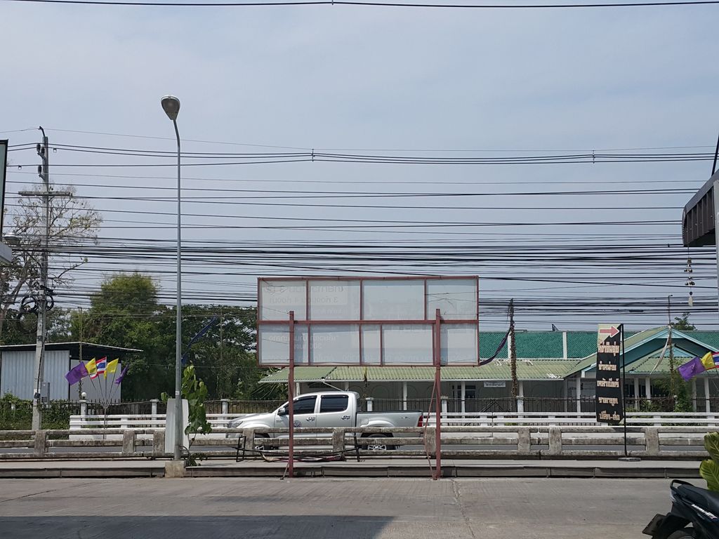 ภาพถนนตรงที่ The Face Clinic ตั้งอยู่ ถ่ายโดย jrcarlsen พ.ศ. 2559 (2016) · A street-level view of where The Face Clinic stands, by jrcarlsen in 2559 (2016)