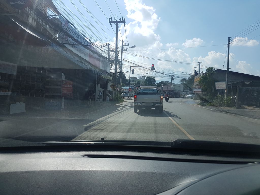 ภาพถนนตรงที่ ที.ซี.โฟน ตั้งอยู่ ถ่ายโดย ekkarin พ.ศ. 2561 (2018) · A street-level view of where ที.ซี.โฟน · Thi.C.fon stands, by ekkarin in 2561 (2018)