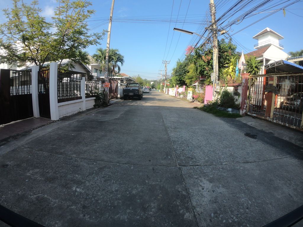 ภาพถนนตรงที่ Modus Language Services Co., Ltd. (รับแปลเอกสาร Translation Service) ตั้งอยู่ ถ่ายโดย chanuwath_grab พ.ศ. 2562 (2019) · A street-level view of where Modus Language Services Co., Ltd. (รับแปลเอกสาร Translation Service) stands, by chanuwath_grab in 2562 (2019)