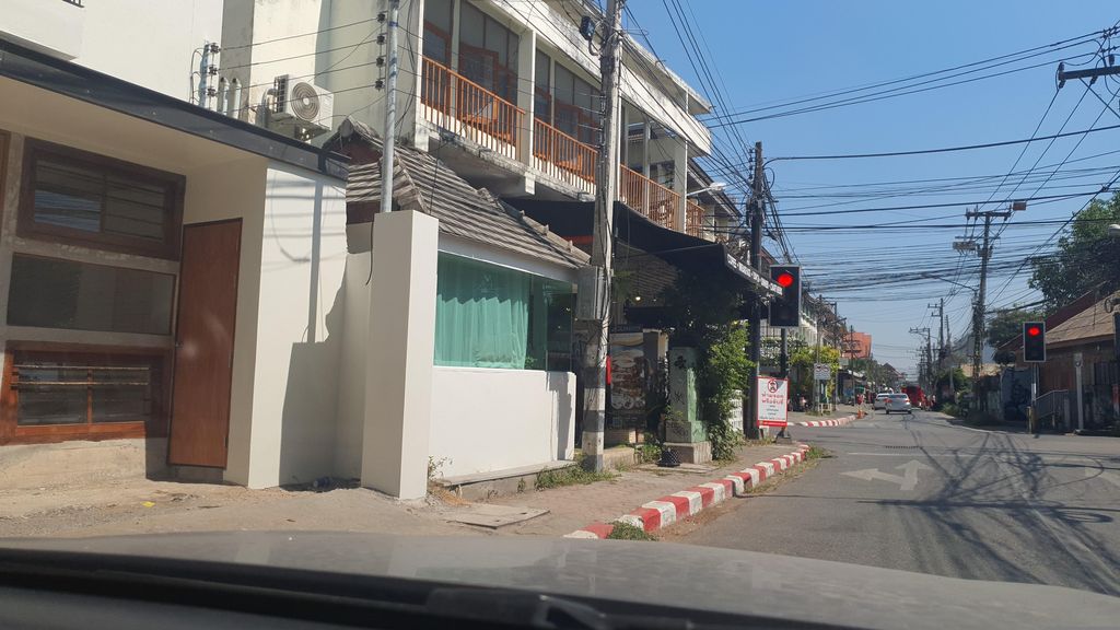 ภาพถนนตรงที่ Shiro Nails Art シロ ネール アート ตั้งอยู่ ถ่ายโดย jrcarlsen พ.ศ. 2566 (2023) · A street-level view of where Shiro Nails Art シロ ネール アート stands, by jrcarlsen in 2566 (2023)