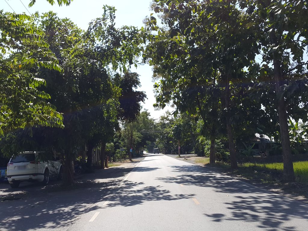 ภาพถนนตรงที่ มุงคา คาเฟ่ ตั้งอยู่ ถ่ายโดย jrcarlsen พ.ศ. 2558 (2015) · A street-level view of where มุงคา คาเฟ่ · Mungkha Café stands, by jrcarlsen in 2558 (2015)