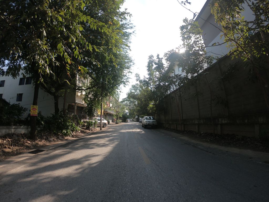 ภาพถนนตรงที่ ปักไปเล๊ย ตั้งอยู่ ถ่ายโดย chanuwath_grab พ.ศ. 2562 (2019) · A street-level view of where ปักไปเล๊ย · Pakpailoei stands, by chanuwath_grab in 2562 (2019)