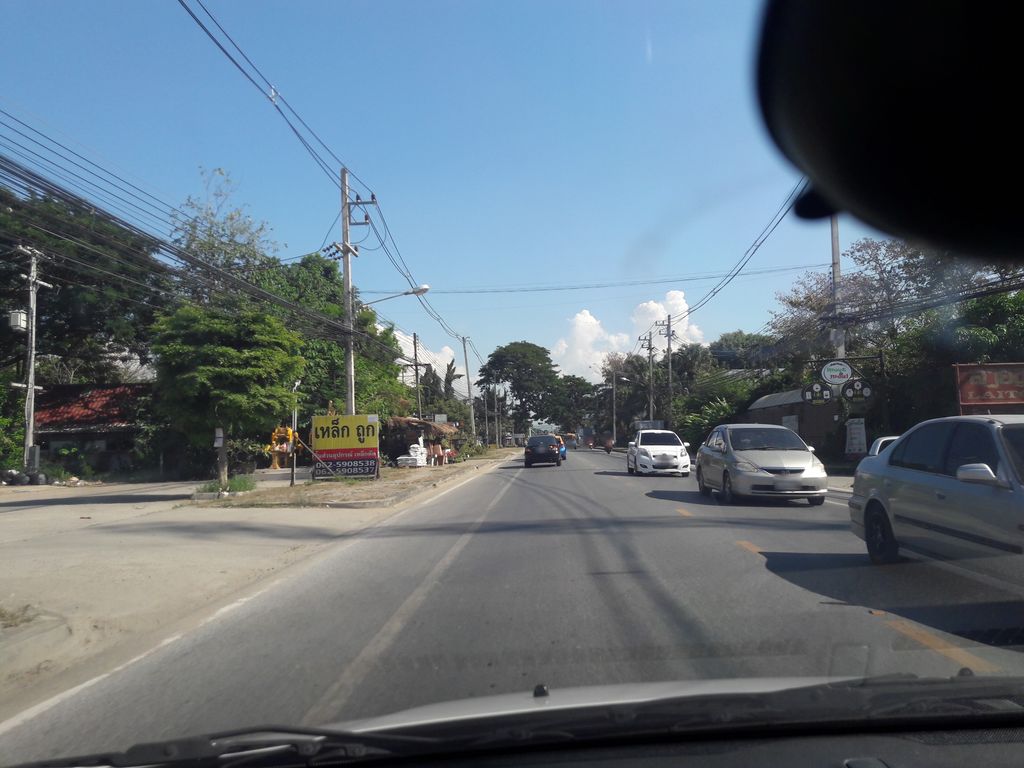 ภาพถนนตรงที่ พาราไดซ์ ตั้งอยู่ ถ่ายโดย noochjaree พ.ศ. 2561 (2018) · A street-level view of where พาราไดซ์ · Paradise stands, by noochjaree in 2561 (2018)