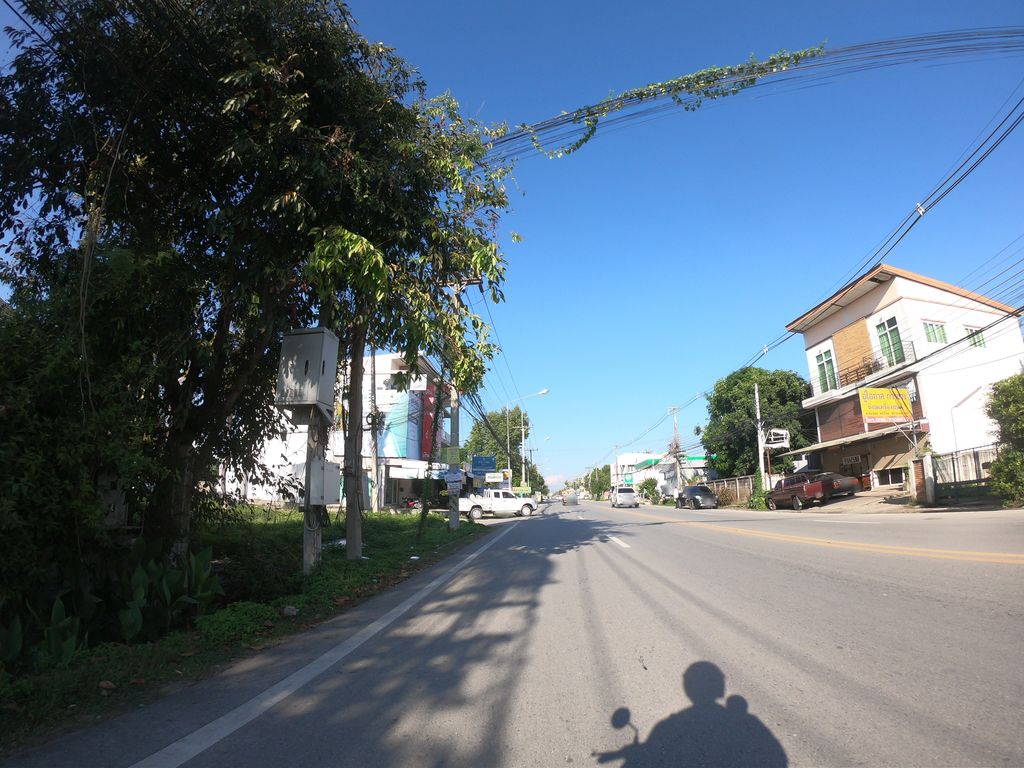ภาพถนนตรงที่ Sky Rocket ตั้งอยู่ ถ่ายโดย chanuwath_grab พ.ศ. 2562 (2019) · A street-level view of where Sky Rocket stands, by chanuwath_grab in 2562 (2019)