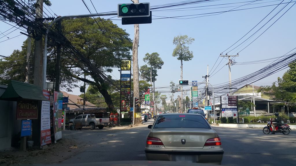 ภาพถนนตรงที่ สุรศักดิ์การแพทย์ ตั้งอยู่ ถ่ายโดย jrcarlsen พ.ศ. 2560 (2017) · A street-level view of where สุรศักดิ์การแพทย์ · Sunsak Kanphaet stands, by jrcarlsen in 2560 (2017)