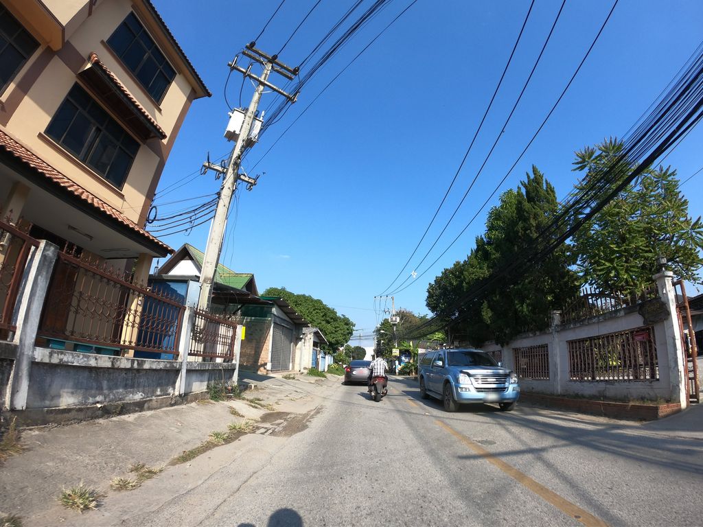 ภาพถนนตรงที่ อาทิตยาเพลส ตั้งอยู่ ถ่ายโดย chanuwath_grab พ.ศ. 2562 (2019) · A street-level view of where อาทิตยาเพลส · Athityaphlet stands, by chanuwath_grab in 2562 (2019)