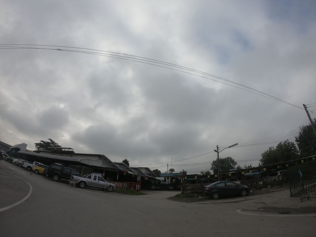 ภาพถนนตรงที่ ร้านดาวอาหารตามสั่ง ตั้งอยู่ ถ่ายโดย chanuwath_grab พ.ศ. 2562 (2019) · A street-level view of where ร้านดาวอาหารตามสั่ง · Ran Dao Ahantamsang stands, by chanuwath_grab in 2562 (2019)