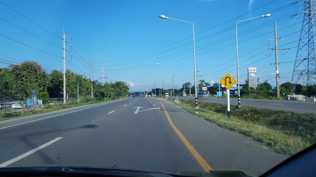 ภาพถนนตรงที่ บ้านดีวัสดุ ตั้งอยู่ ถ่ายโดย silamanee พ.ศ. 2561 (2018) · A street-level view of where บ้านดีวัสดุ · Ban Di Watdu stands, by silamanee in 2561 (2018)